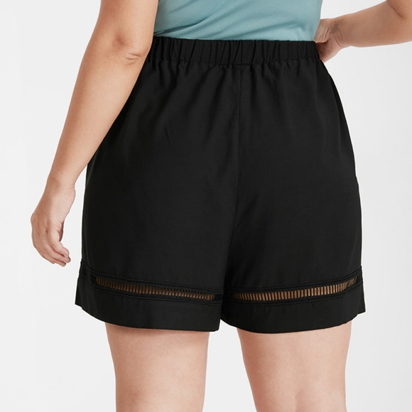 BLOOMCHIC Plain Broderie Anglaise Belted Loose Shorts Black Size 28 - Picture 3 of 5